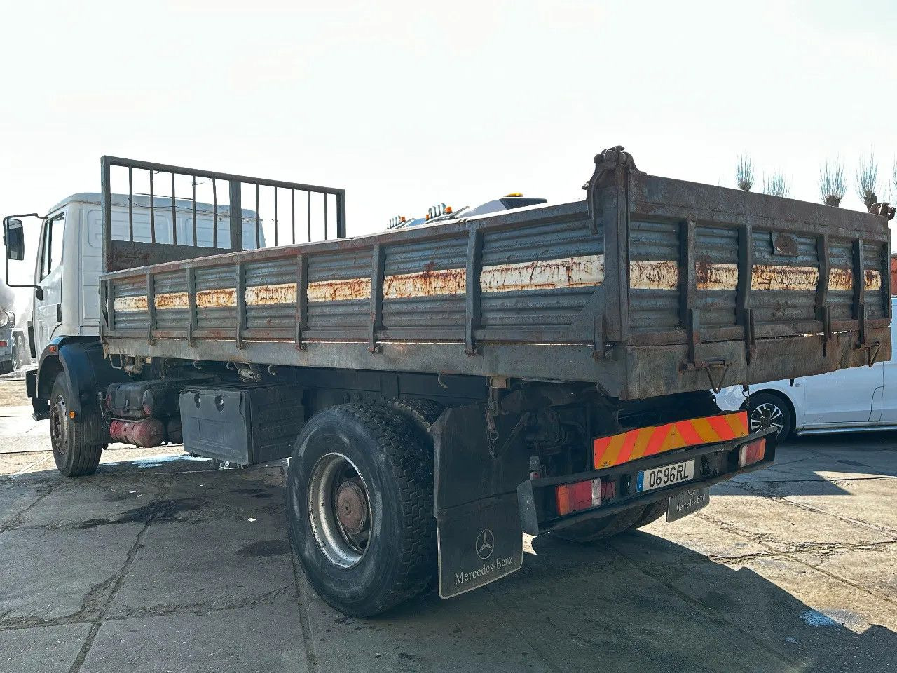 Tipper Mercedes-Benz SK 1733 V6 4X2 Tipper Spring/Spring EPS Manual G