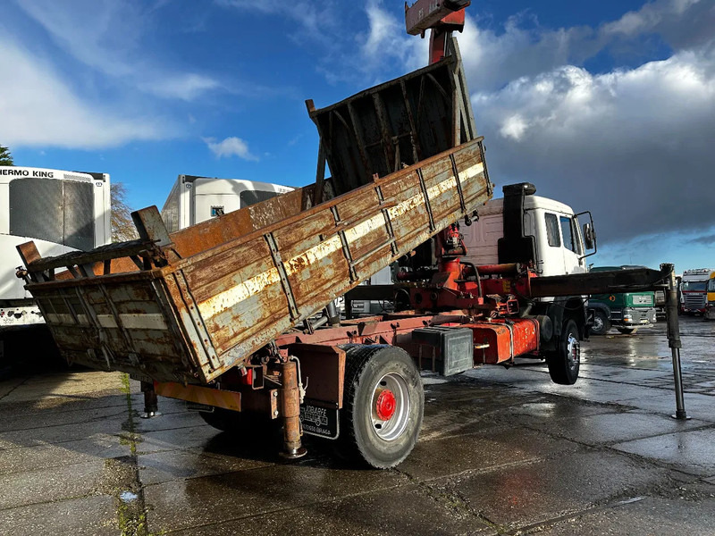 Tipper Mercedes-Benz SK 1935 V8 4X2 Tipper Spring/Spring AMCO V825 9T Crane