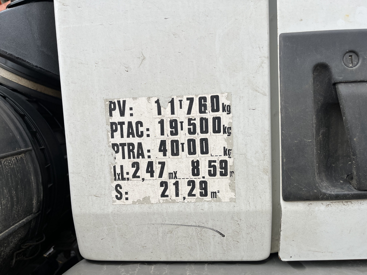 Tipper RENAULT Kerax 370dci 4x2 19T benne grue