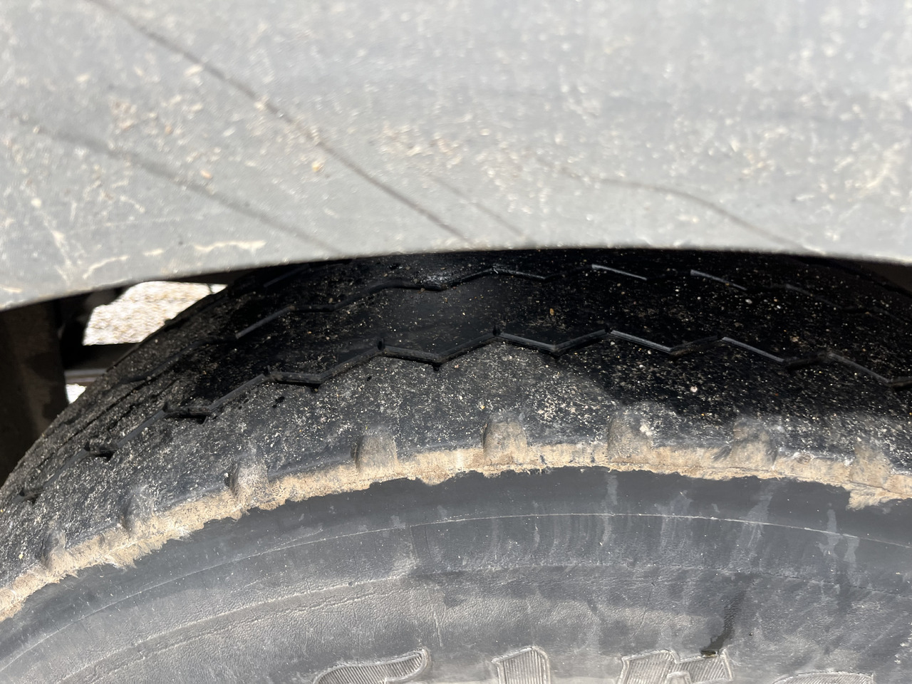 Tipper RENAULT Kerax 370dci 4x2 19T benne grue