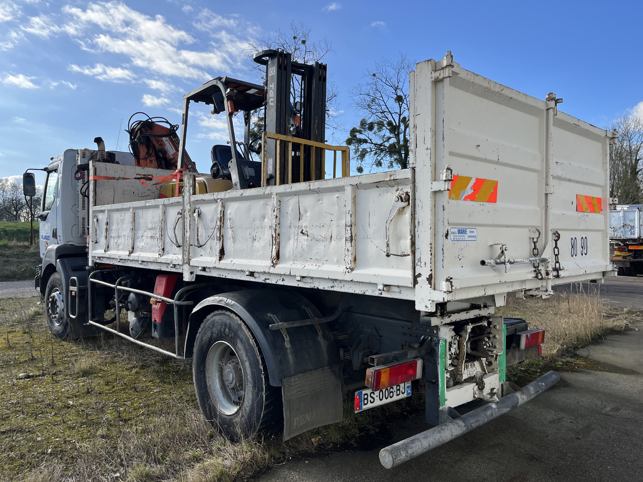 Tipper RENAULT Kerax 370dci 4x2 19T benne grue