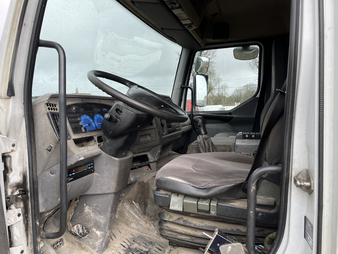 Tipper RENAULT Kerax 370dci 4x2 19T benne grue