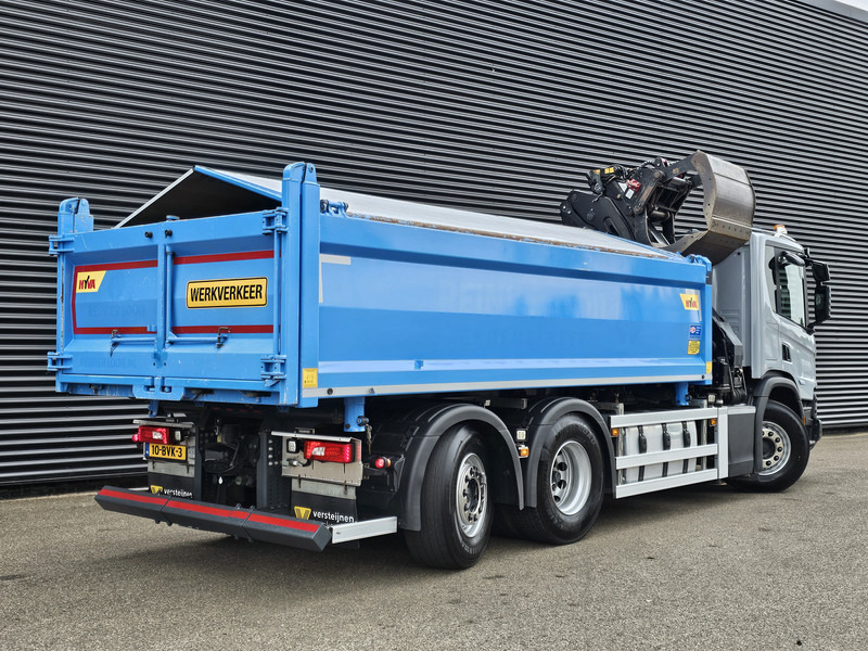 Tipper Scania P420 6x2-4 / HMF Z KRAAN / 2 KANTEN KIPPER