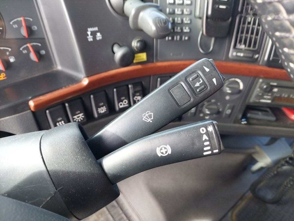 Tipper Volvo FH 440 6X2 R - demontáž hydraulické ruky