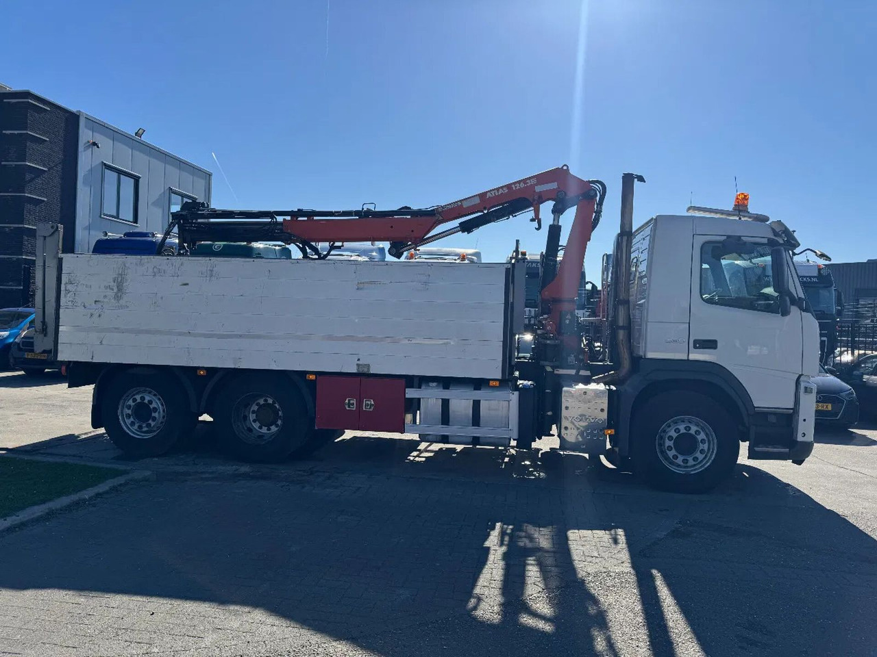Tipper Volvo FM 330 6X2 - EURO 5 + ATLAS 126.3E A2 + REMOTE +