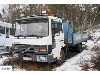 Dropside/ Flatbed truck, Crane truck VOLVO FL 611: picture 1