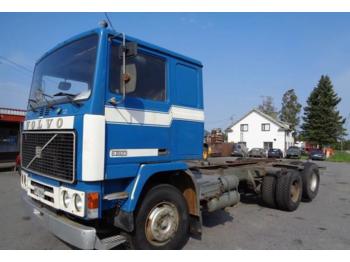 Container transporter/ Swap body truck Volvo F10: picture 1