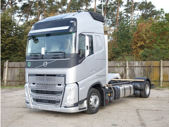Cab chassis truck VOLVO FH13