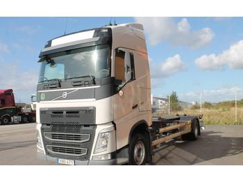 Container transporter/ Swap body truck Volvo FH 24B3C Euro 6: picture 1