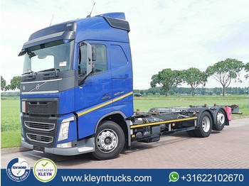 Container transporter/ Swap body truck Volvo FH 420 6x2 wb 490 cm: picture 1