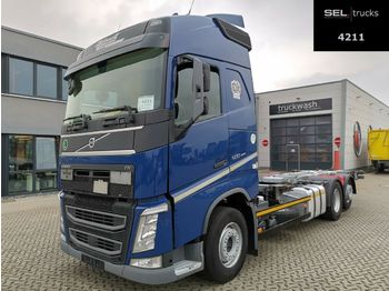 Container transporter/ Swap body truck Volvo FH 500 / 2 Tanks / Baujahr:  2016: picture 1