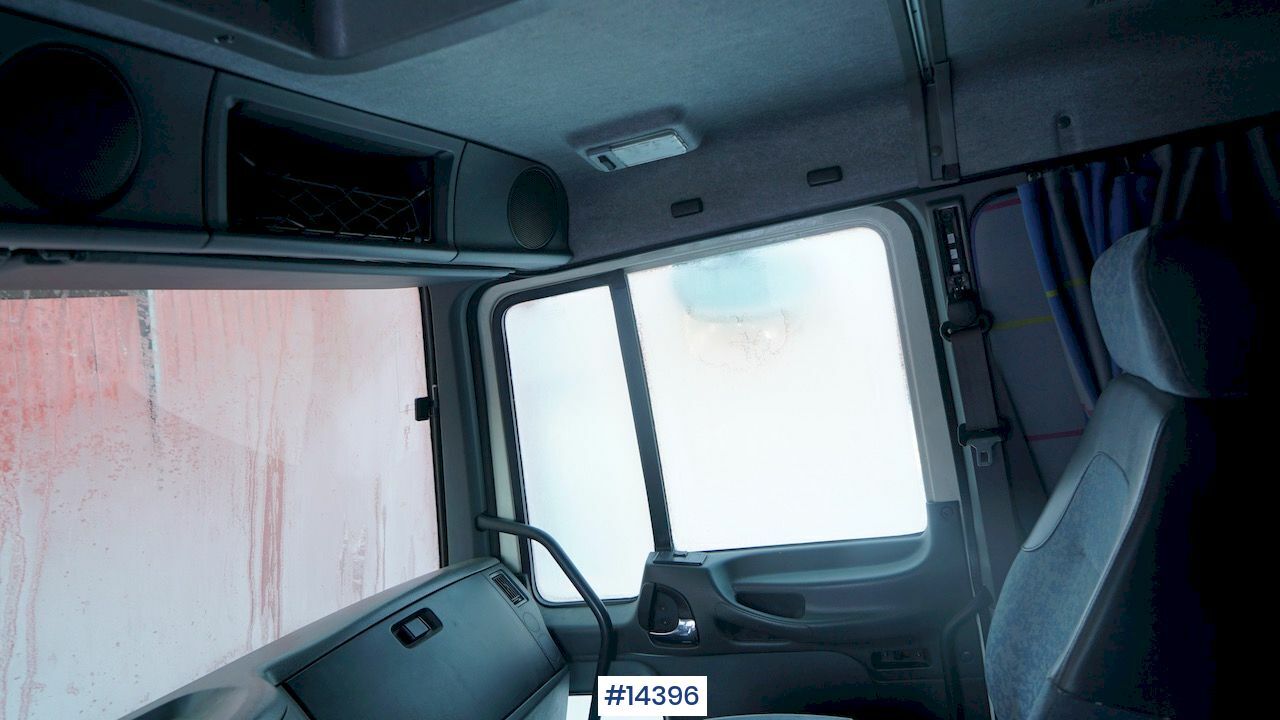 Dropside/ Flatbed truck, Crane truck Volvo FL250: picture 31