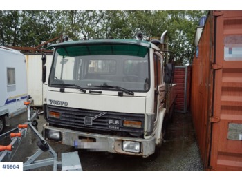 Dropside/ Flatbed truck Volvo FL611: picture 1