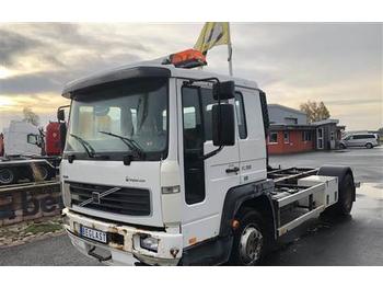 Container transporter/ Swap body truck Volvo FL615: picture 1