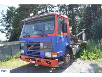 Container transporter/ Swap body truck Volvo FL7: picture 1