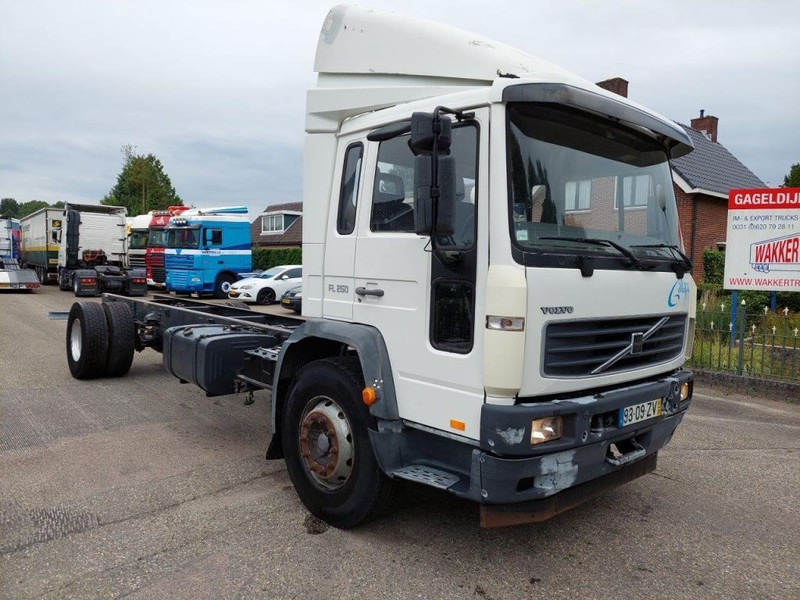 Cab chassis truck Volvo FL 250 MANUAL STEEL SUSPENSION: picture 6