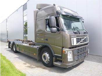 Container transporter/ Swap body truck Volvo FM410 6X2 BDF GLOBETROTTER EURO 5 STEERING AXLE: picture 1