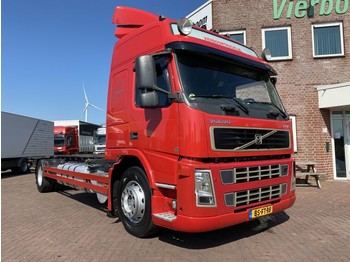 Container transporter/ Swap body truck Volvo FM9-340 GLOBETROTTER RENOVA BDF MET ONDERSCHUIFLAADKLEP: picture 1