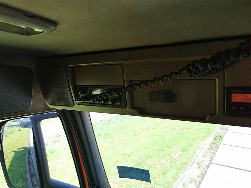 Dropside/ Flatbed truck, Crane truck Volvo FM 13.400 8x2 kennis crane: picture 13