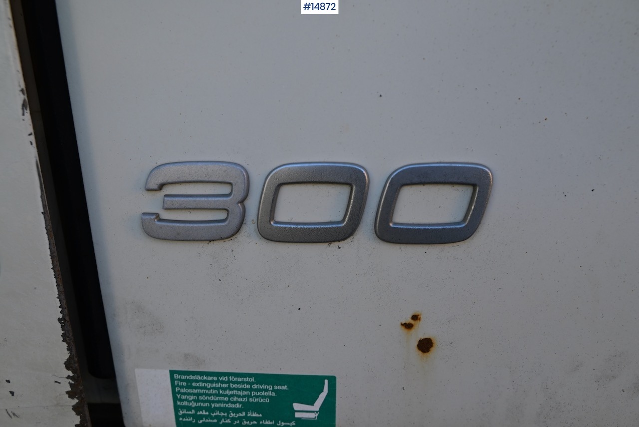 Dropside/ Flatbed truck Volvo FM 300: picture 39