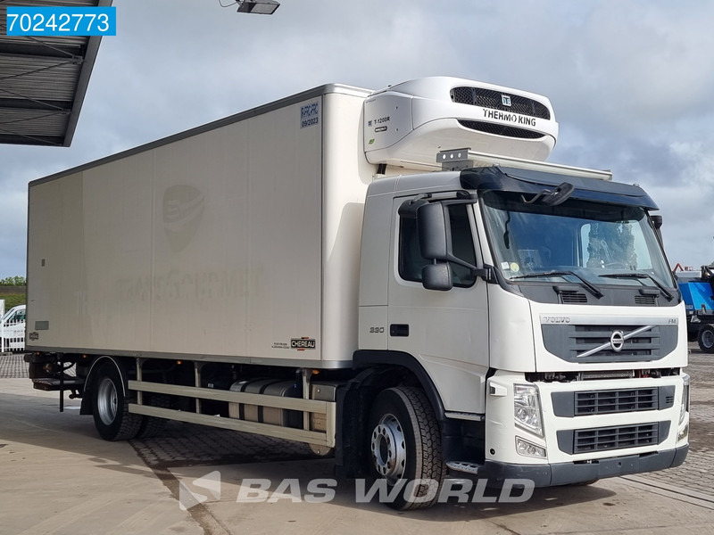 Refrigerator truck Volvo FM 330 4X2 Thermo-King T-1200R Multitemp Ladebordwand Euro 5: picture 6