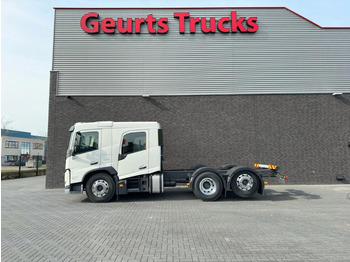 Cab chassis truck VOLVO FM 330