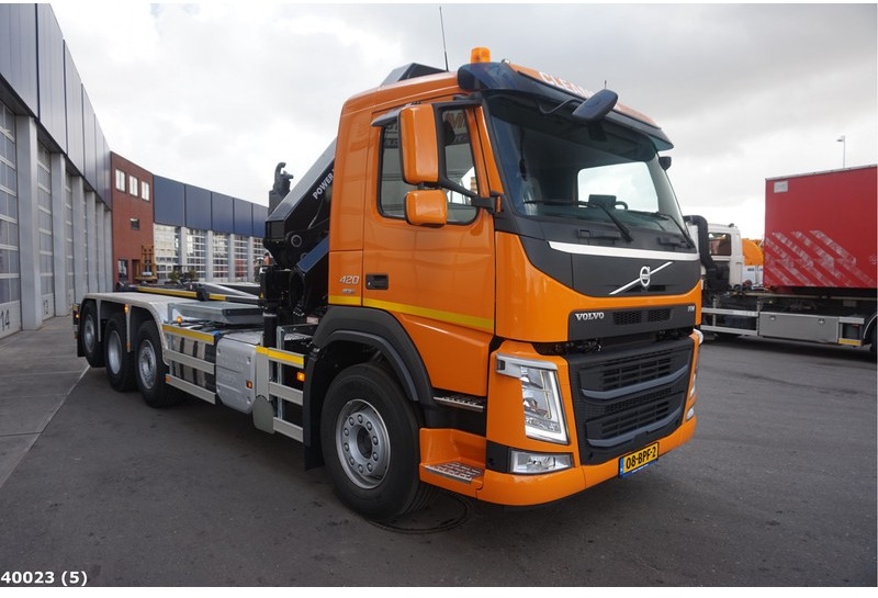 Hook lift truck Volvo FM 420 8x2 HMF 28 ton/meter laadkraan: picture 5
