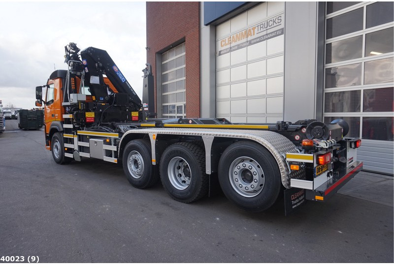 Hook lift truck Volvo FM 420 8x2 HMF 28 ton/meter laadkraan: picture 3