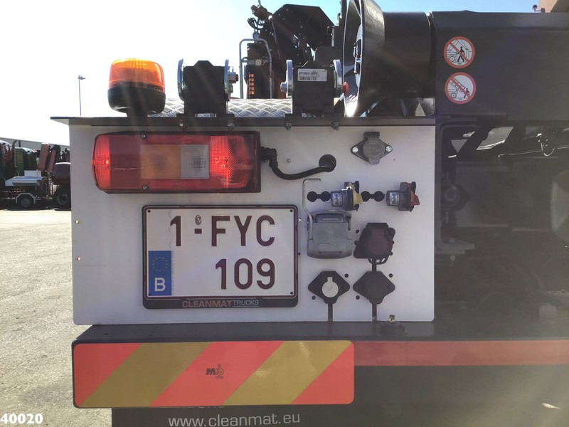 Hook lift truck, Crane truck Volvo FM 420 8x2 HMF 28 ton/meter laadkraan Welvaarts weighing system: picture 9