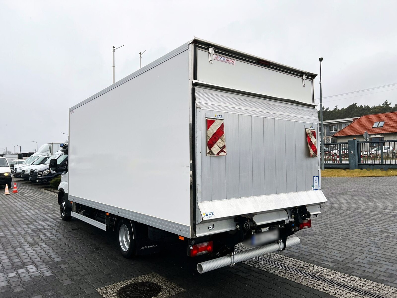 Box van IVECO Daily 35C14 CNG Container 10 pallets + Elevator 750 kg One Owne