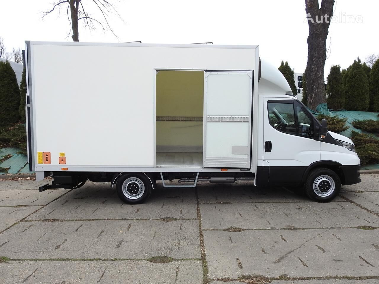 Box van IVECO Daily 35S14 Koffer + tail lift