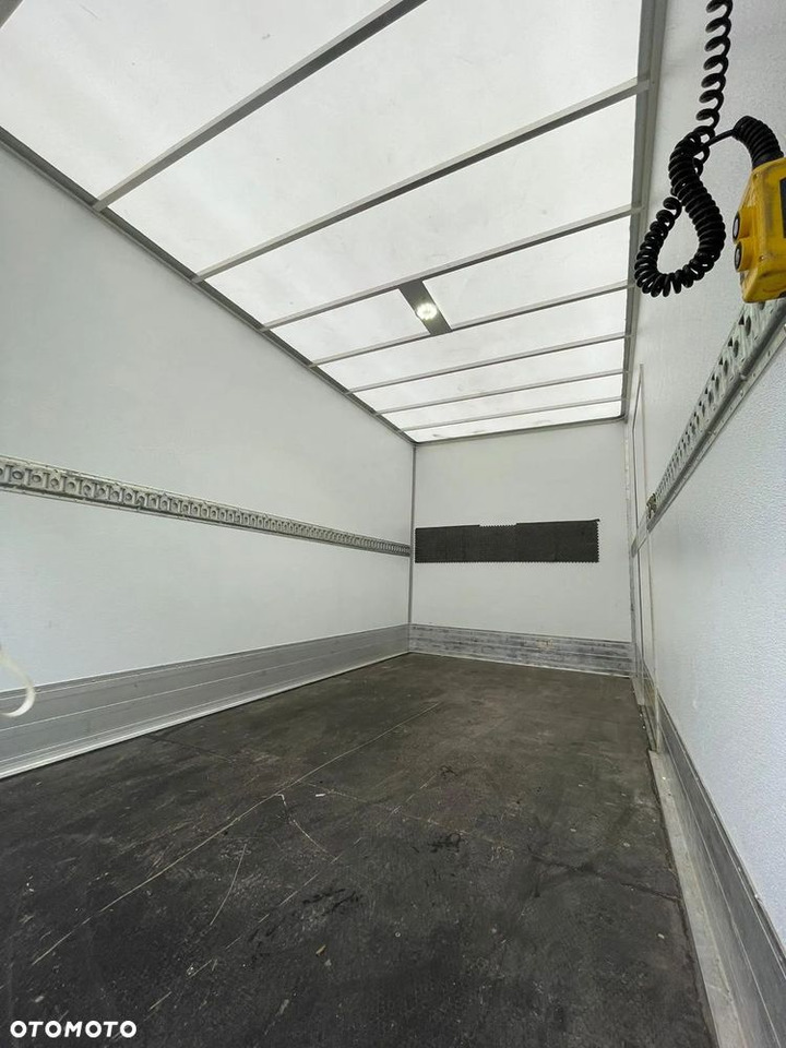 Box van Iveco Daily 35S18H Container mit 8 Paletten und einem 750-kg-Aufzug