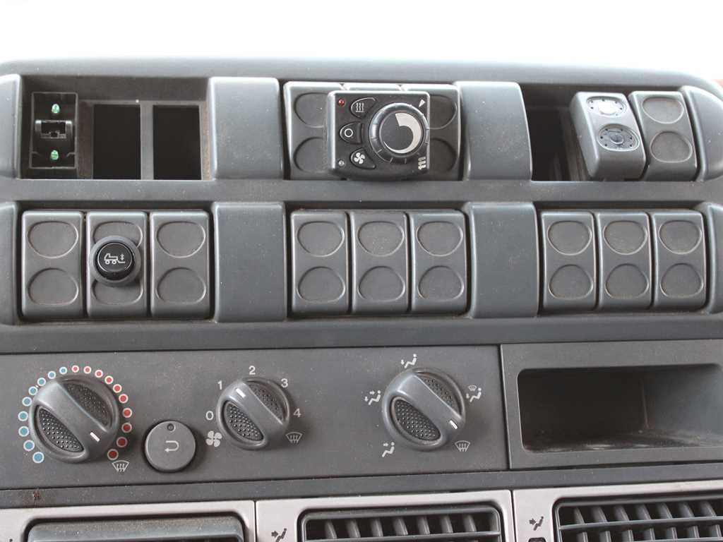 Box van Iveco EUROCARGO ML75E17, TAIL LIFT, SLEEPING CABIN