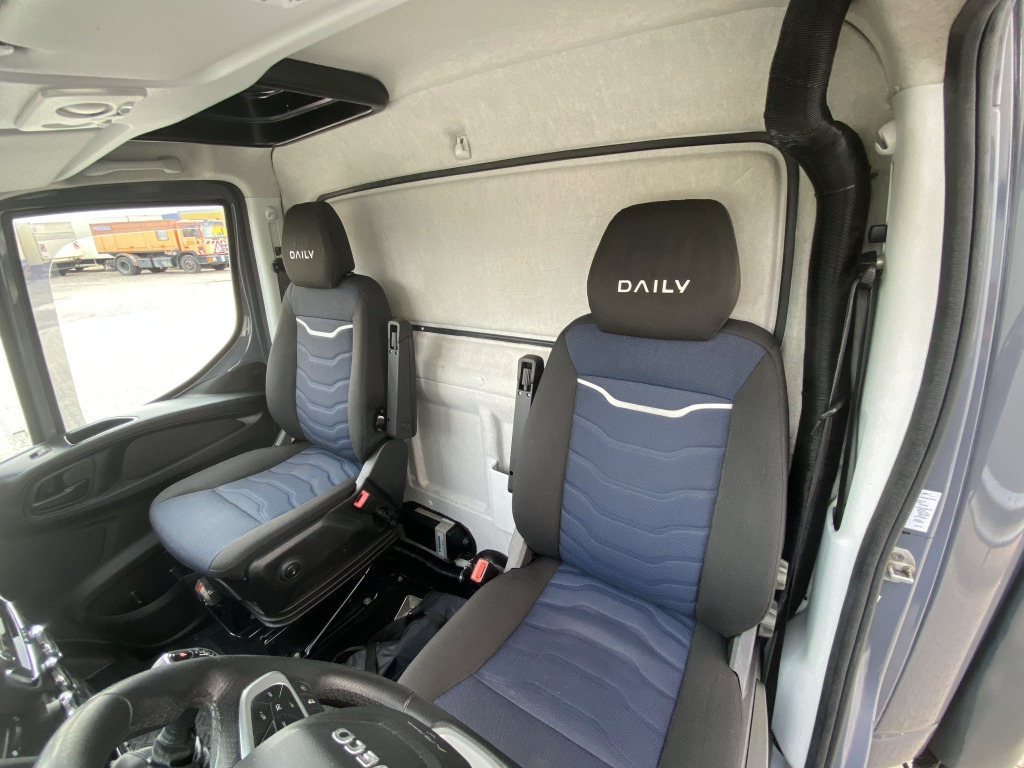 Curtain side van Iveco 70 C 21 / BÄR-LBW
