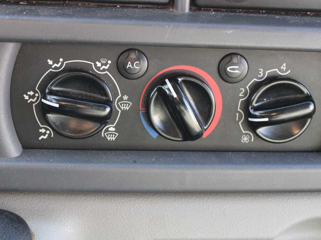 Curtain side van Renault MASTER, EURO 4, HYDRAULIC FRONT, CAMERA