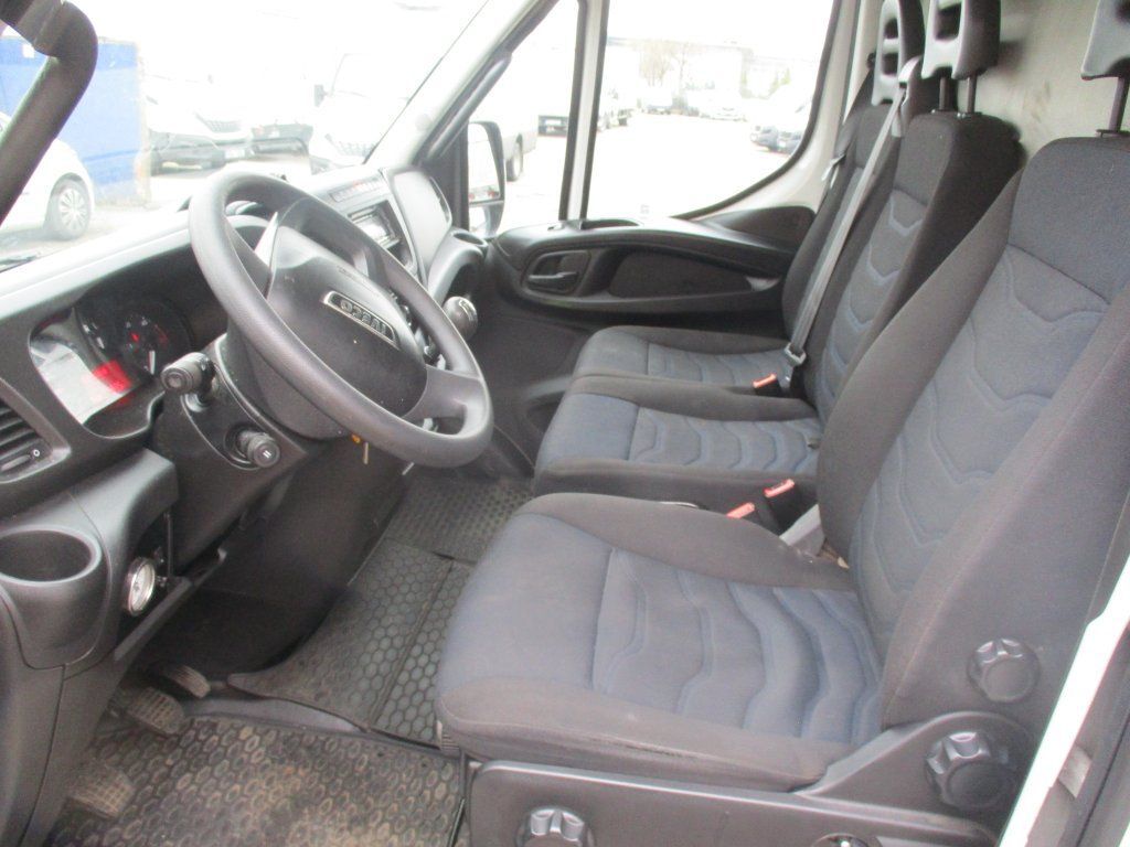Panel van Iveco Daily 35S18: picture 15
