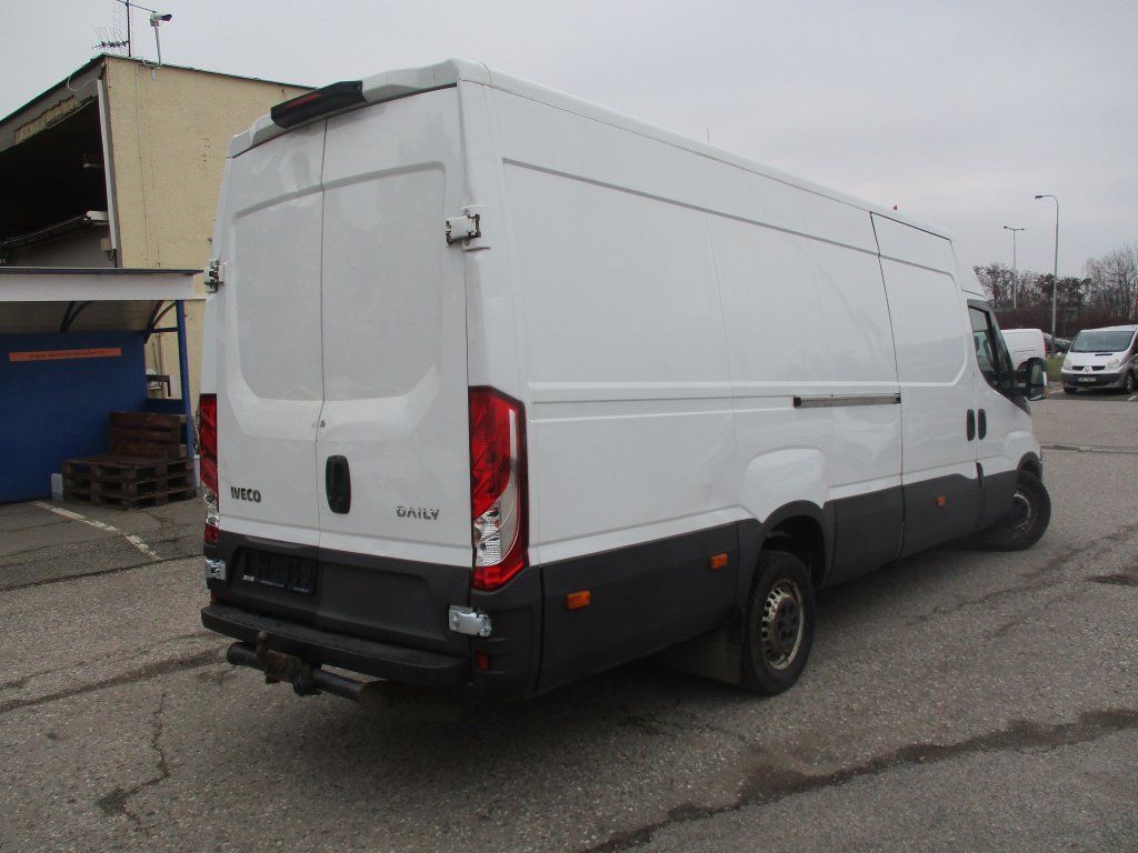 Panel van Iveco Daily 35S18: picture 4