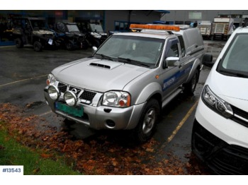 Pickup truck Nissan NP300: picture 1