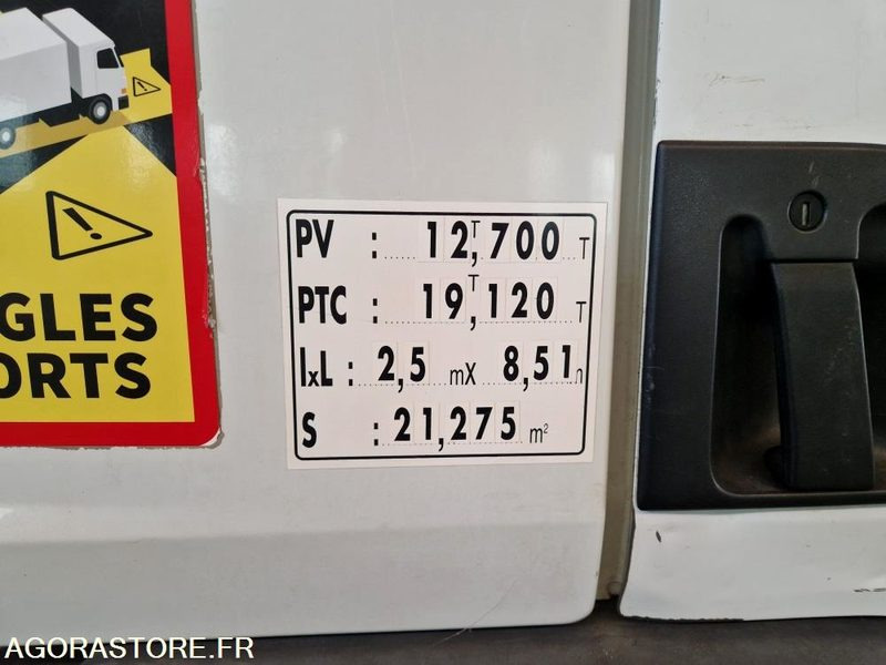 Van Renault 19T BOM SEMAT 16m3 405992 kms 2009