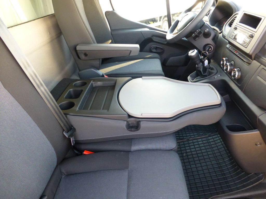 New Refrigerated van Renault Master Kühlkoffer mit LBW Xarios 300 GH: picture 25