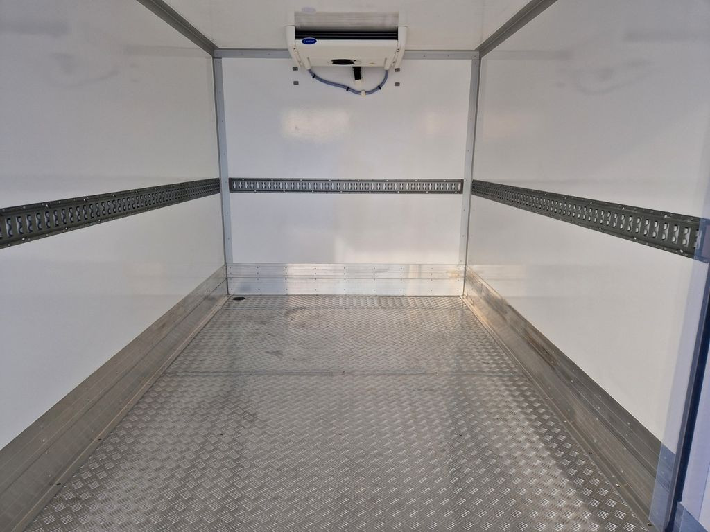New Refrigerated van Renault Master Kühlkoffer mit LBW Xarios 300 GH: picture 17
