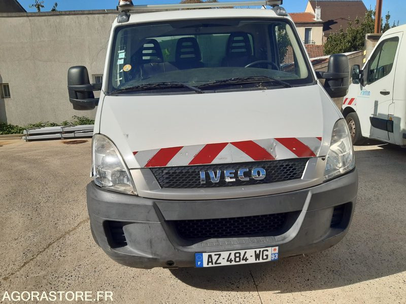 Tipper van IVECO BENNE DANS L'ETAT
