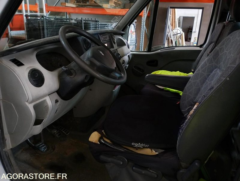 Tipper van RENAULT MASTER BENNE