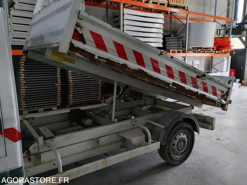 Tipper van RENAULT MASTER BENNE