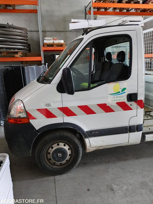 Tipper van RENAULT MASTER BENNE