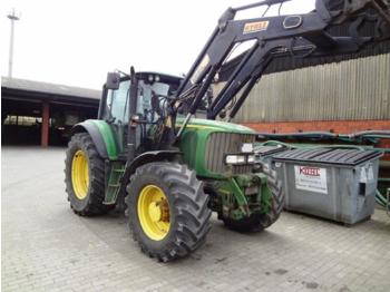 Zemědělský traktor John Deere 6820