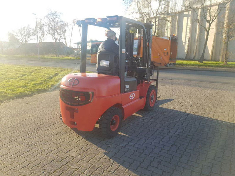 EP EFL302 - Electric forklift: picture 5