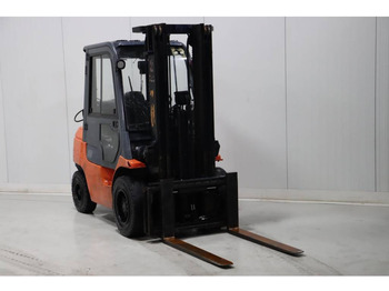 Toyota 02-7FGF30 - LPG forklift: picture 1