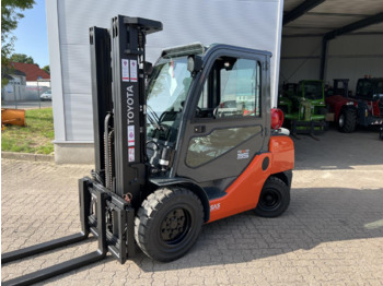  Toyota 02-8 FGF 35 - LPG forklift: picture 1
