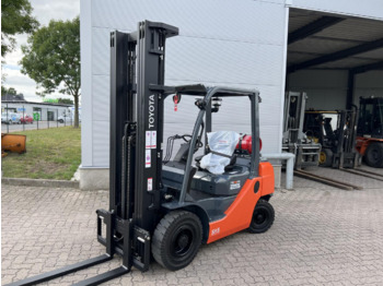  Toyota 02-8 FGF 25 - LPG forklift: picture 1